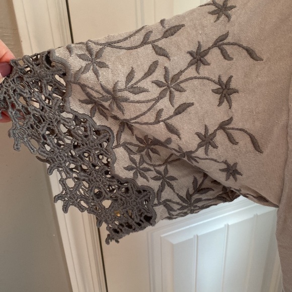 Gorgeous lace flower cardigan! - Picture 2 of 8